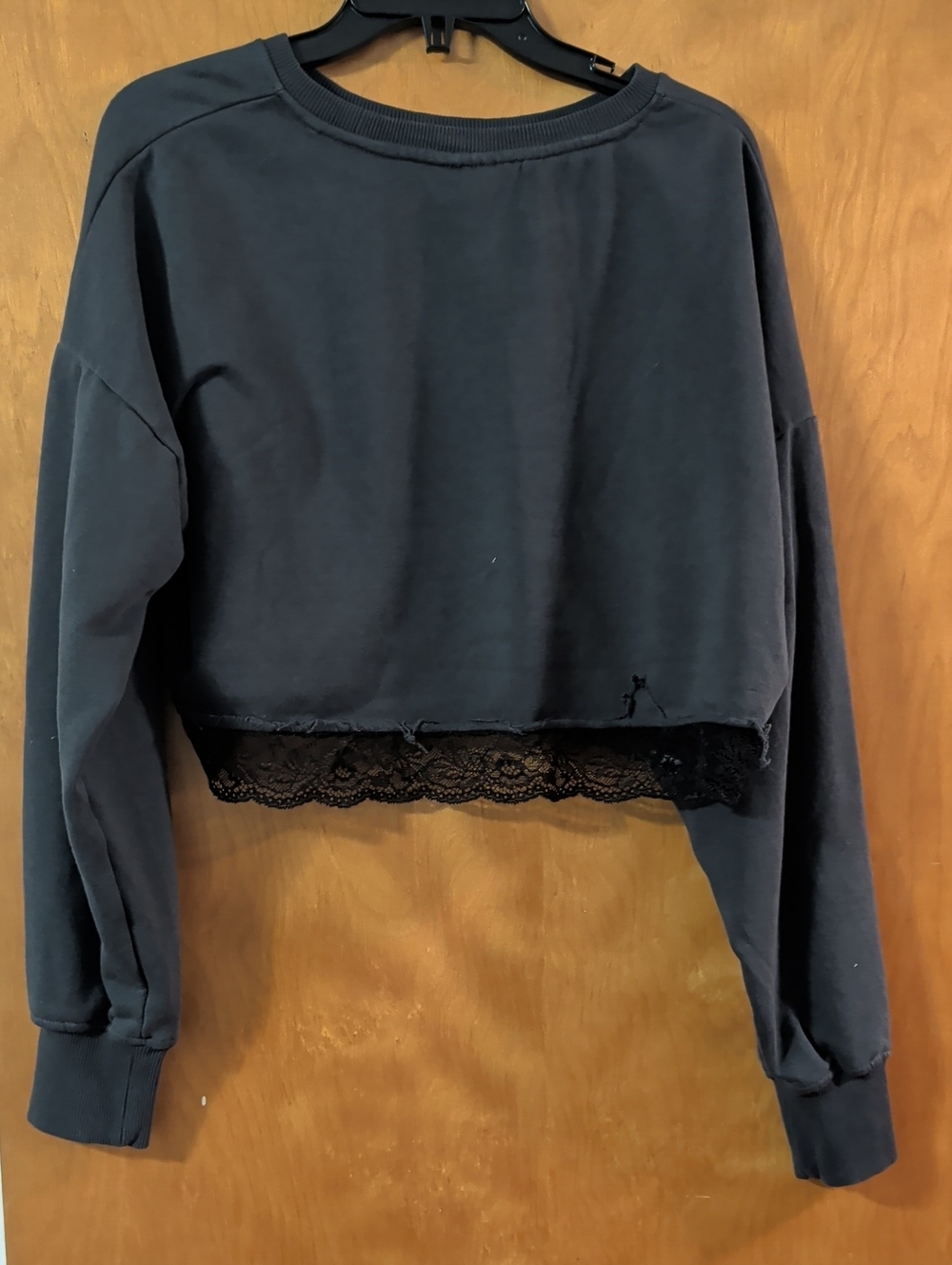 Ramones Cropped Charcoal Gray 🩶 Crew Neck Sweatshirt - Picture 5 of 6